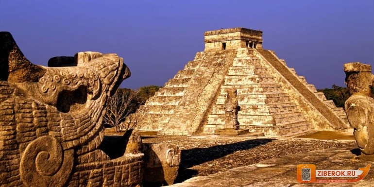 Ацтекская пирамида